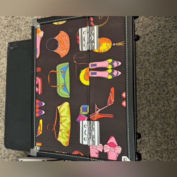 Like New. Caboodle Makeup Organizer Train Case. Black with purse & heels design. - Picture 8 of 10